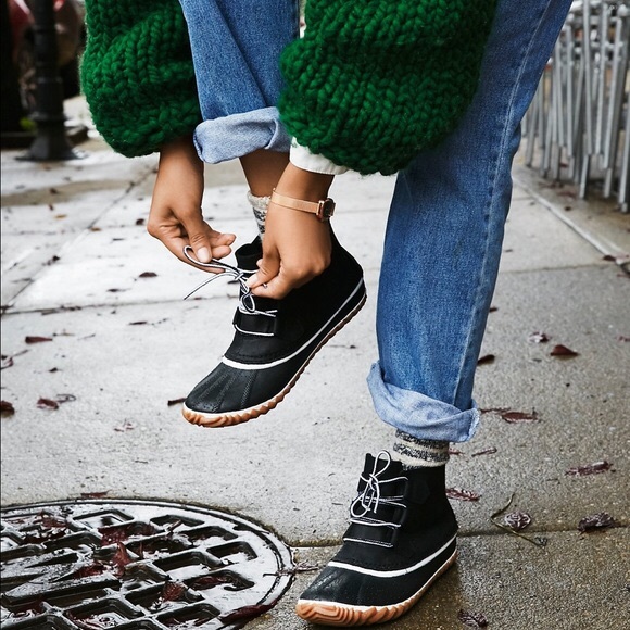 sorel out and about black